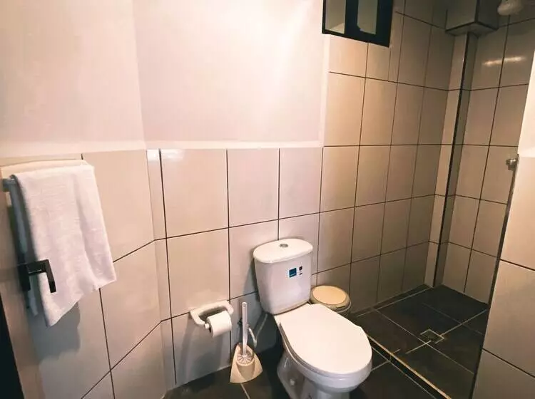 هتل Mia Posada Copacabana