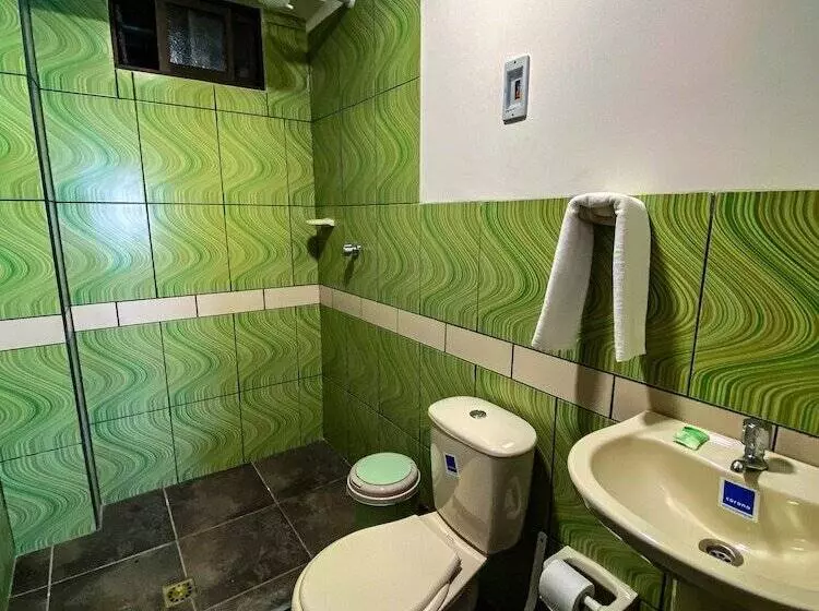 هتل Mia Posada Copacabana