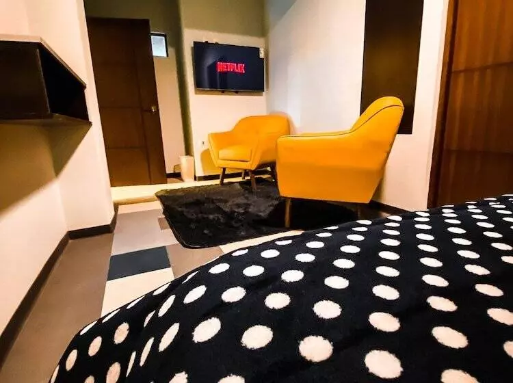 هتل Mia Posada Copacabana