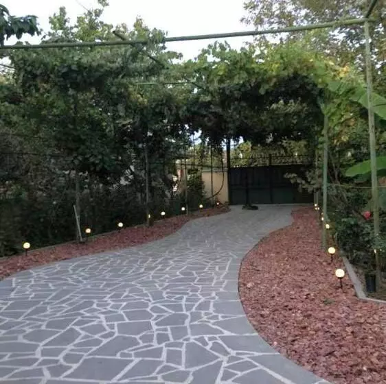 تختخواب و صبحانه Ekas Rosengarten