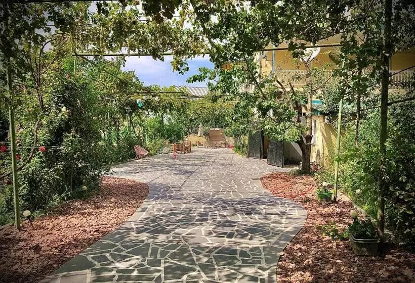 تختخواب و صبحانه Ekas Rosengarten