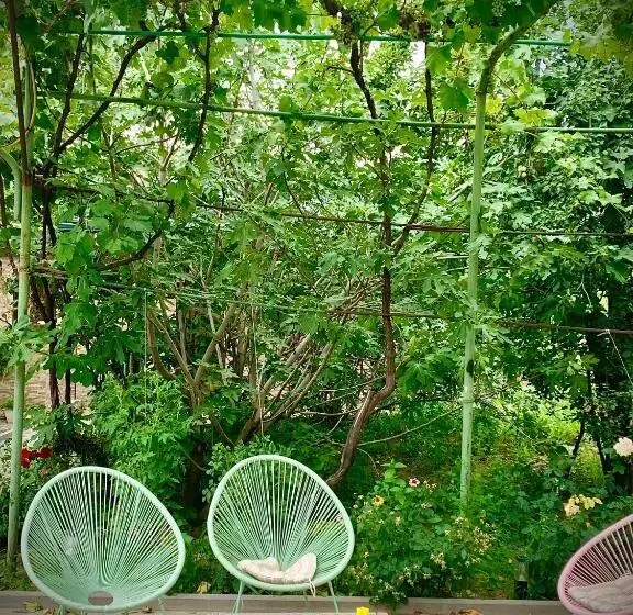 تختخواب و صبحانه Ekas Rosengarten