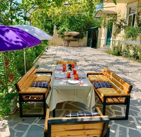 تختخواب و صبحانه Ekas Rosengarten