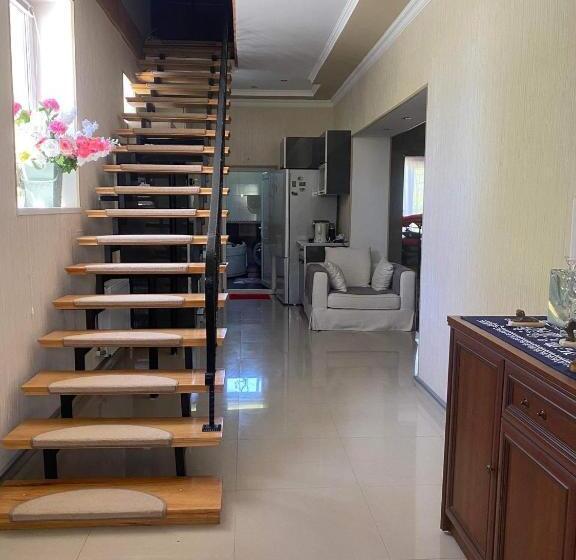 تختخواب و صبحانه Ekas Rosengarten