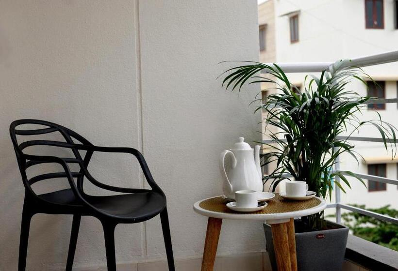 هتل Airport Bliss Boutique