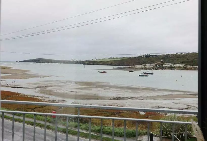 Hotelli The Teifi Waterside