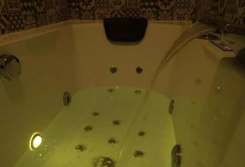 ペンション Cozy Rooms   Bañera Hidromasaje