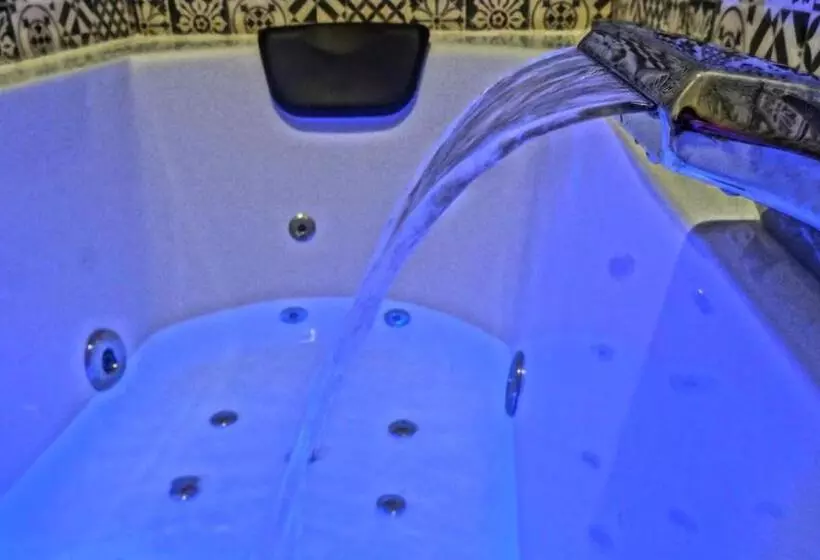 ペンション Cozy Rooms   Bañera Hidromasaje