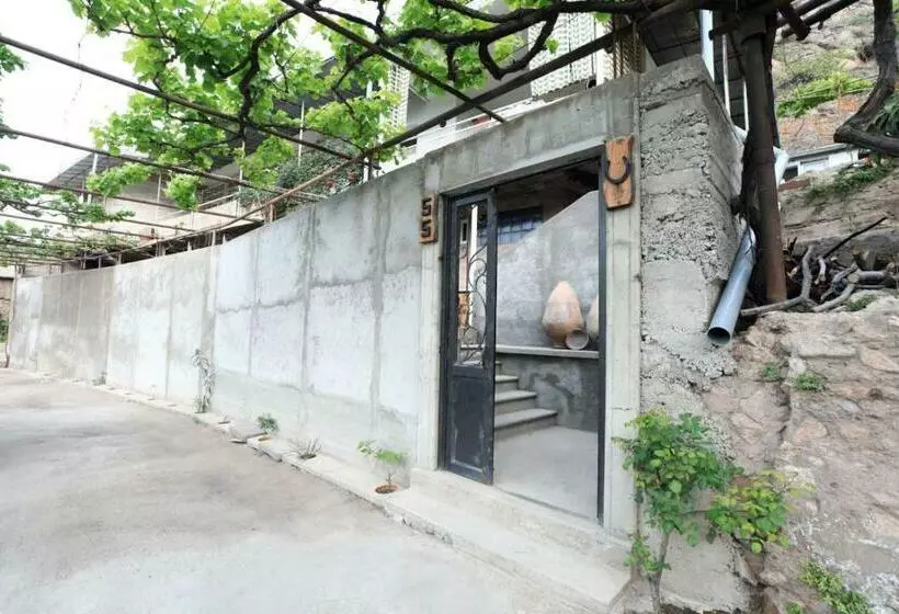 ペンション Poqr Tagh