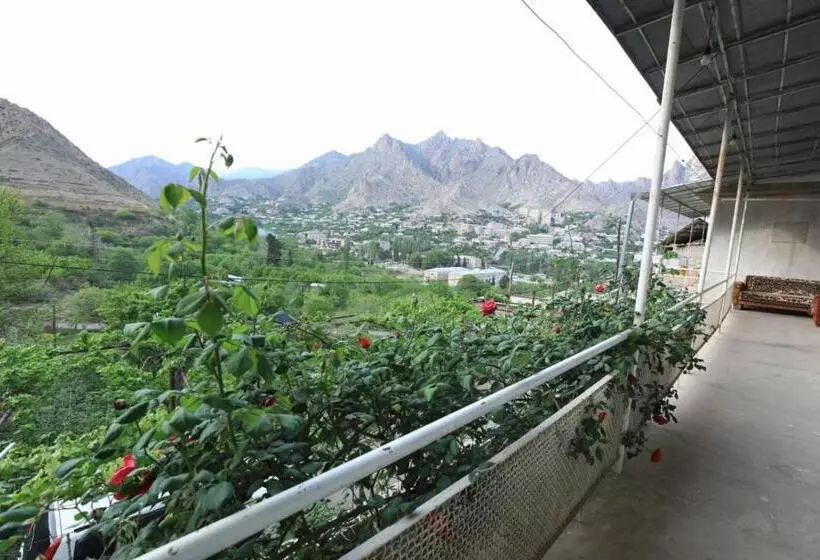 ペンション Poqr Tagh