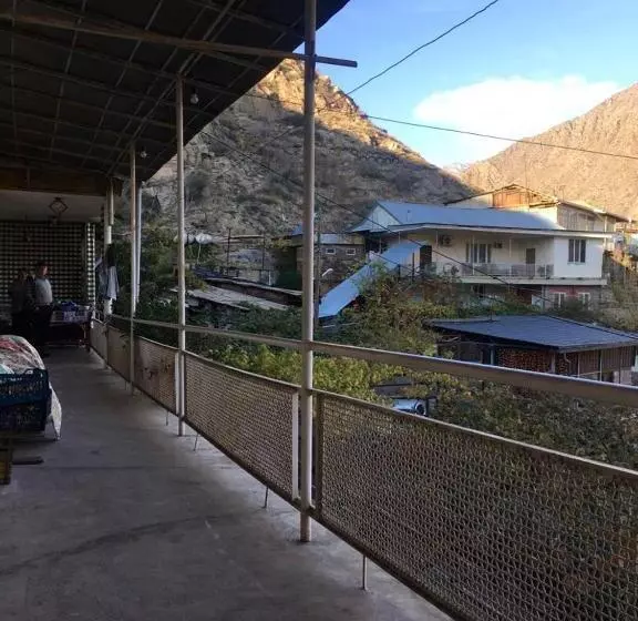 ペンション Poqr Tagh