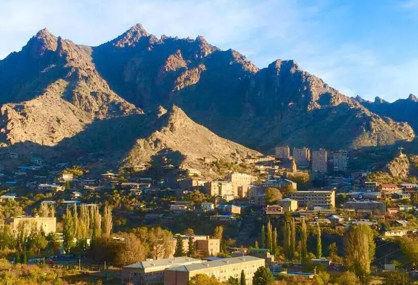 ペンション Poqr Tagh