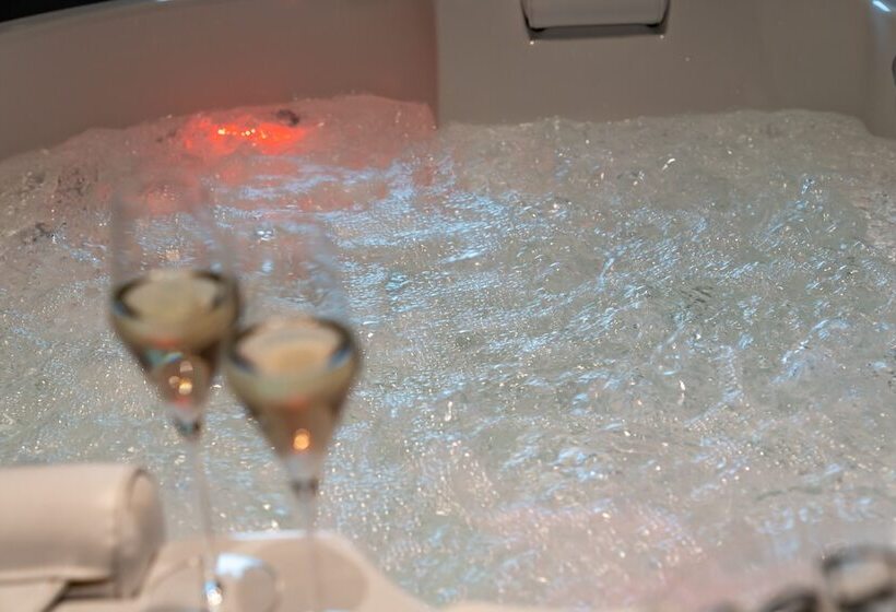 هتل Aux Etangs Hôtel