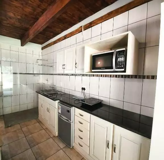 カプセルホテル Greystones Self Catering Chalet 4