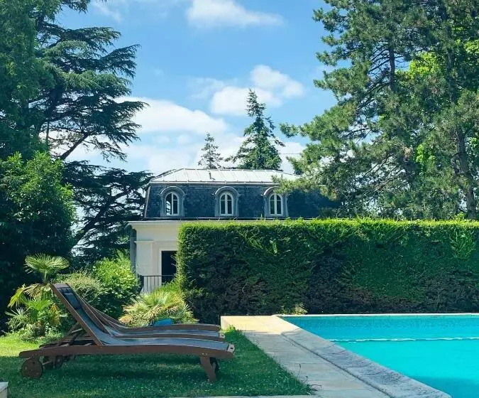 ホテル Hôtel Particulier De Montmorency   Proche Aéroport Paris Roissy Charles De Gaulle