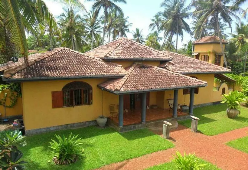 Hotelli Jim S Beach Villas