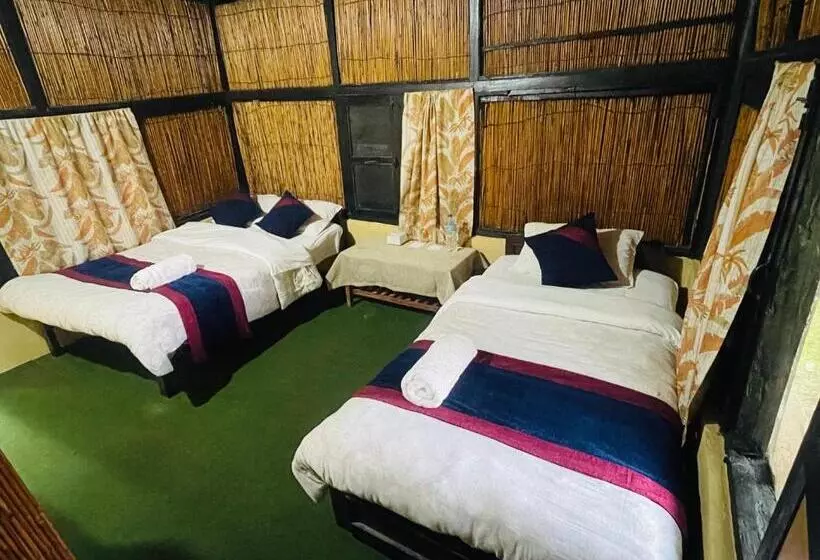 هتل Tharu Garden, Sauraha