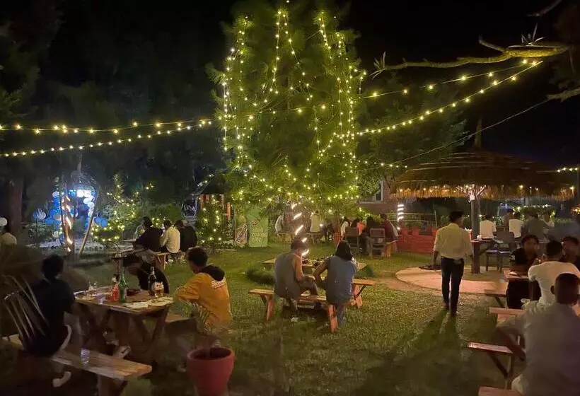 هتل Tharu Garden, Sauraha