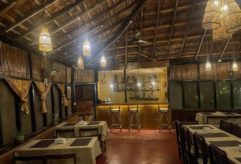 هتل Tharu Garden, Sauraha