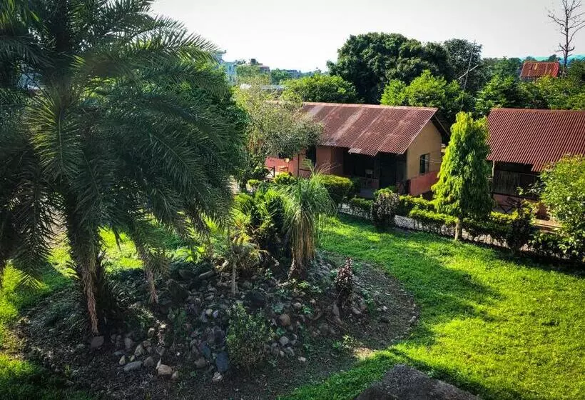 هتل Tharu Garden, Sauraha