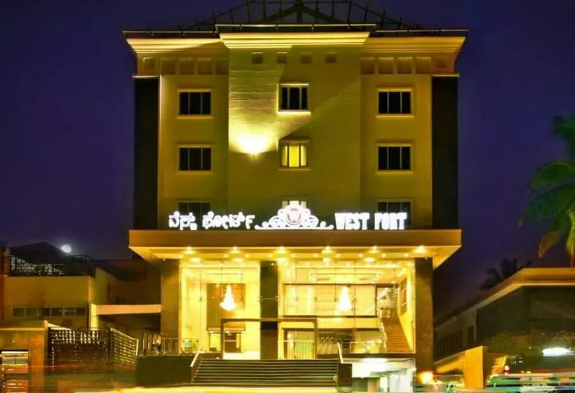 Hotelli West Fort