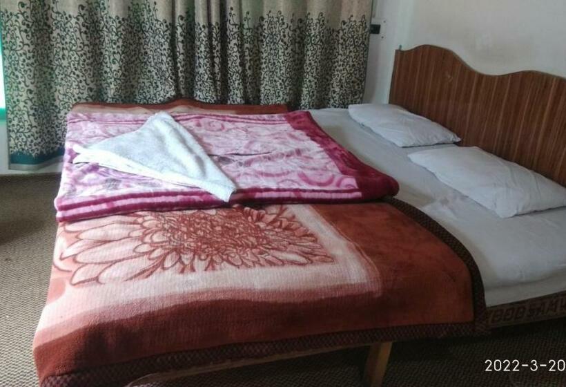 בית מלון כפרי Zam Zam Palace Pahalgam