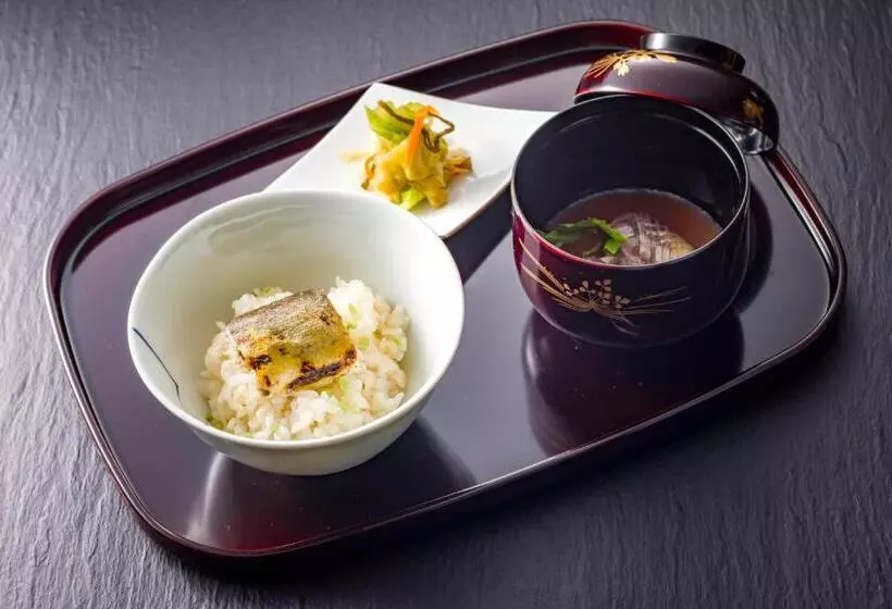 旅館 八海 木花館