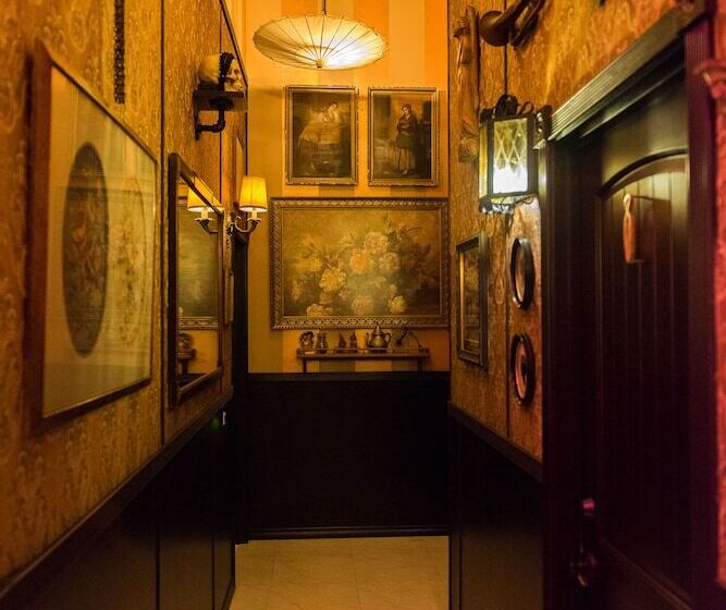 هاستل The Rosemary