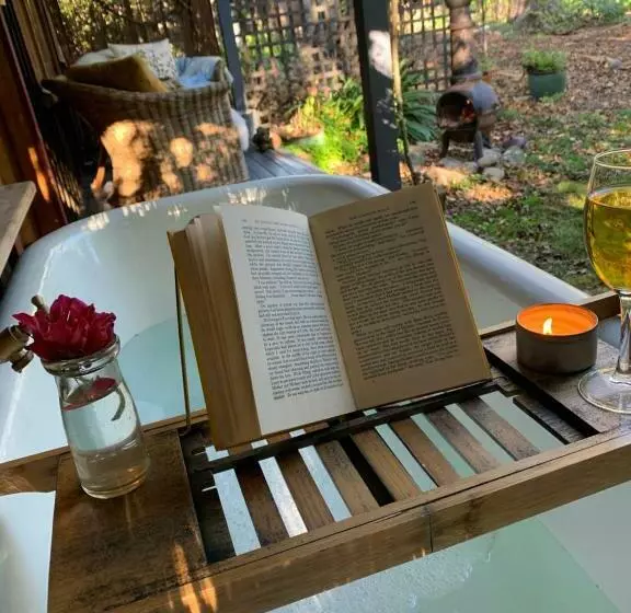 Aamiaismajoitus (B&B) Quail Farm, Colonial Charm