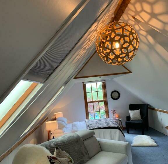 Bed and Breakfast Quail Farm, Colonial Charm