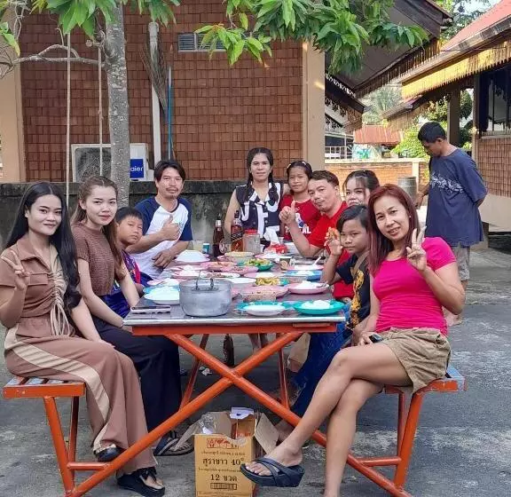 هتل สุขทวีรีสอร์ท อ่าวมะนาว