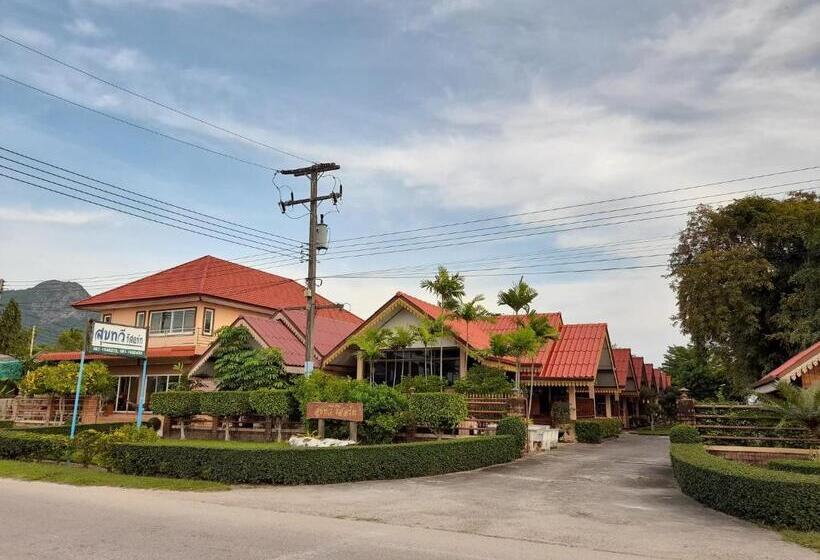 هتل สุขทวีรีสอร์ท อ่าวมะนาว