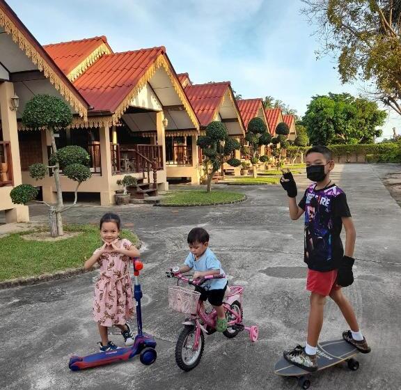 هتل สุขทวีรีสอร์ท อ่าวมะนาว