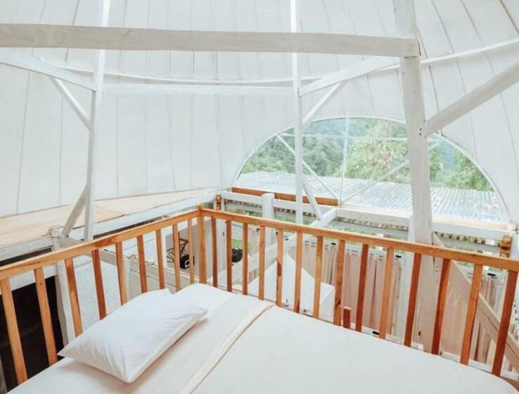 בית מלון כפרי Manulalu Jungle