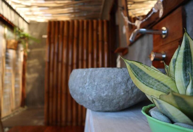 בית מלון כפרי Manulalu Jungle