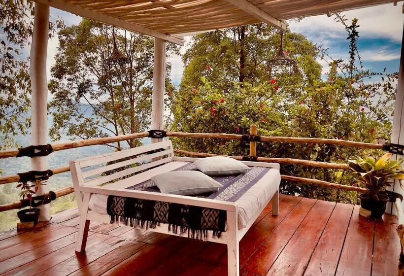 בית מלון כפרי Manulalu Jungle