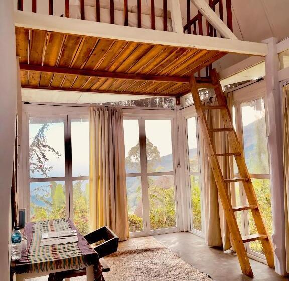 בית מלון כפרי Manulalu Jungle