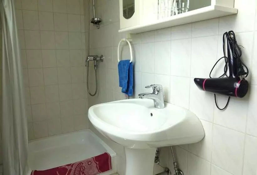 پانسیون Quiet Room In Budapest Near Airport With Free Parking