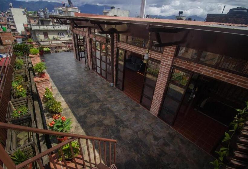 پانسیون Yalamul Garden