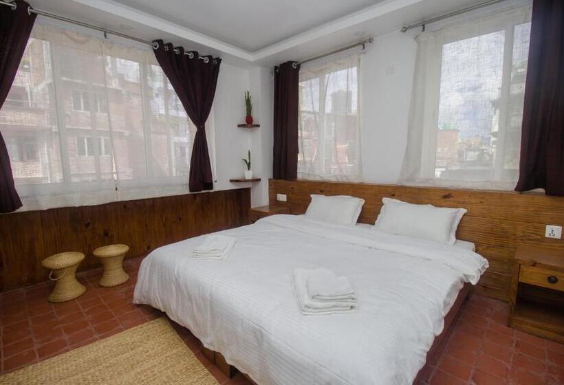 پانسیون Yalamul Garden