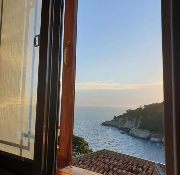 هاستل East Mountain Light Brigade