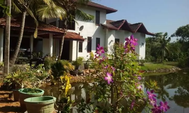 Hotelli Lagoon Villa