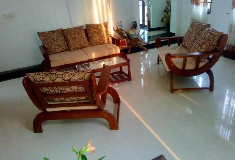 Hotelli Lagoon Villa