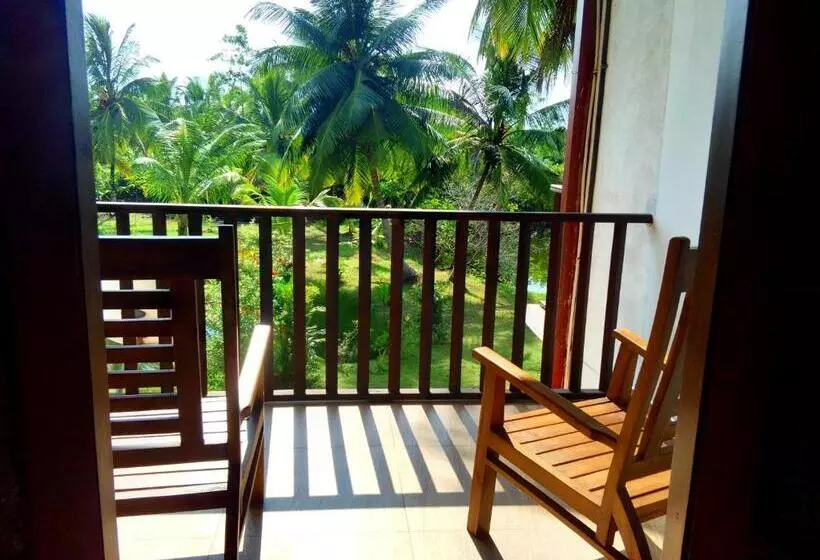 Hotelli Lagoon Villa