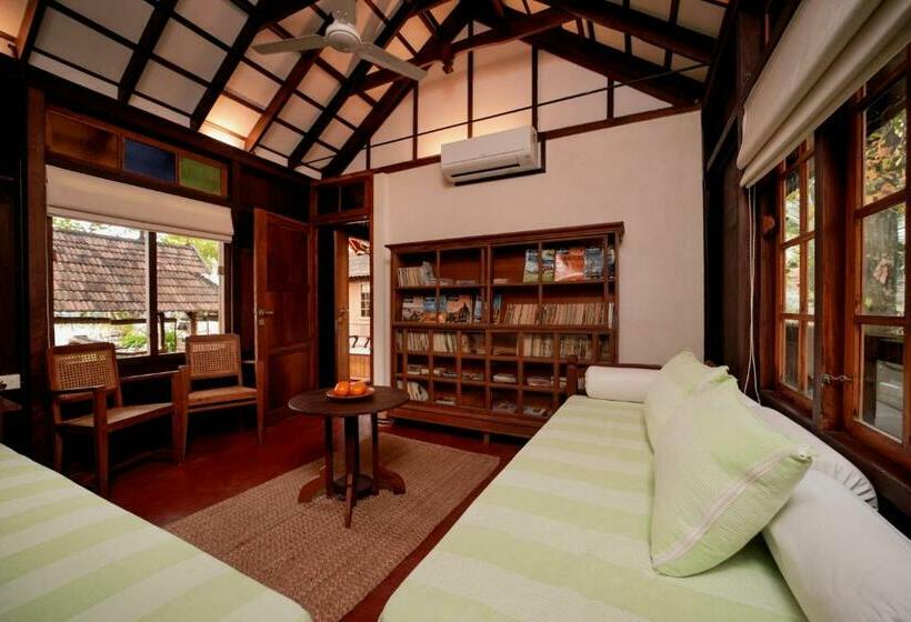 Resort Samiira On Ashtamudi Lake