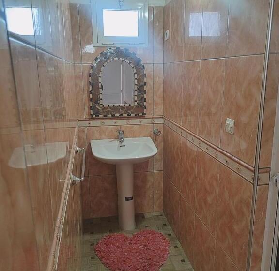 تختخواب و صبحانه Afgo Hostel