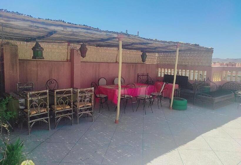 تختخواب و صبحانه Afgo Hostel