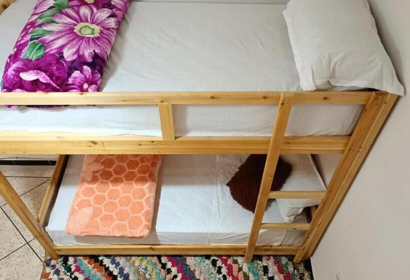 تختخواب و صبحانه Afgo Hostel