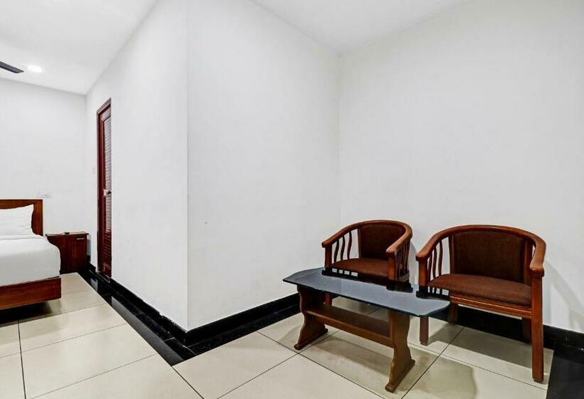 ホテル Oyo Townhouse 595 Majestic Inn