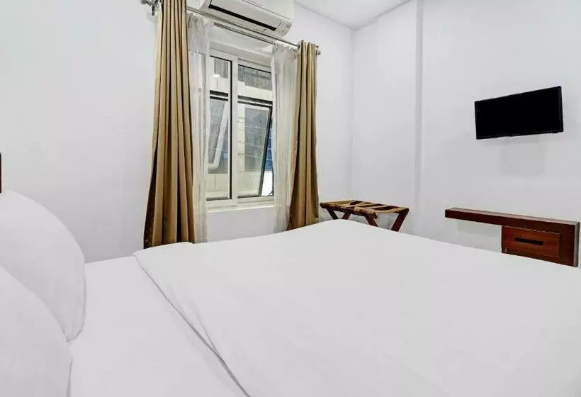 ホテル Oyo Townhouse 595 Majestic Inn
